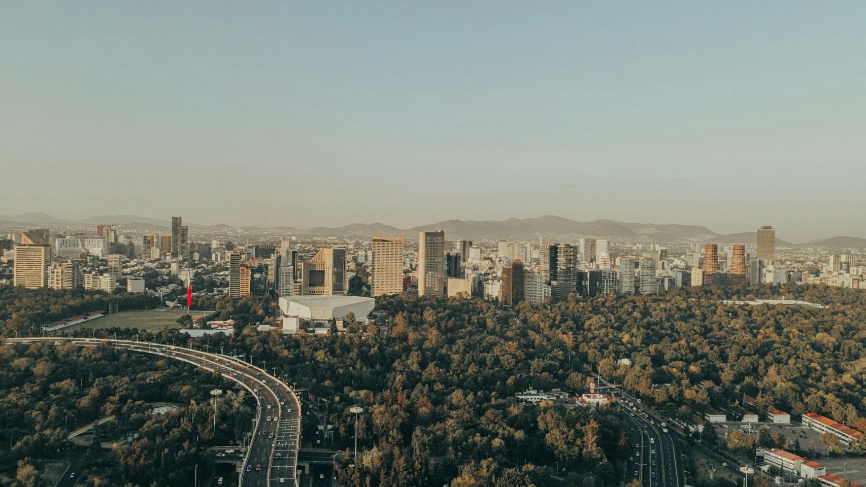 Las empresas mexicanas aumentarán la inversión en IA para acelerar sus negocios. Imagen de Unsplash.