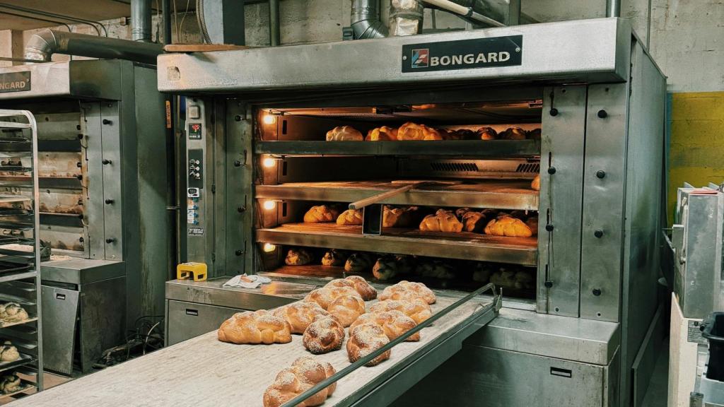 Imagen de archivo del proceso de fabricación de bollería industrial.