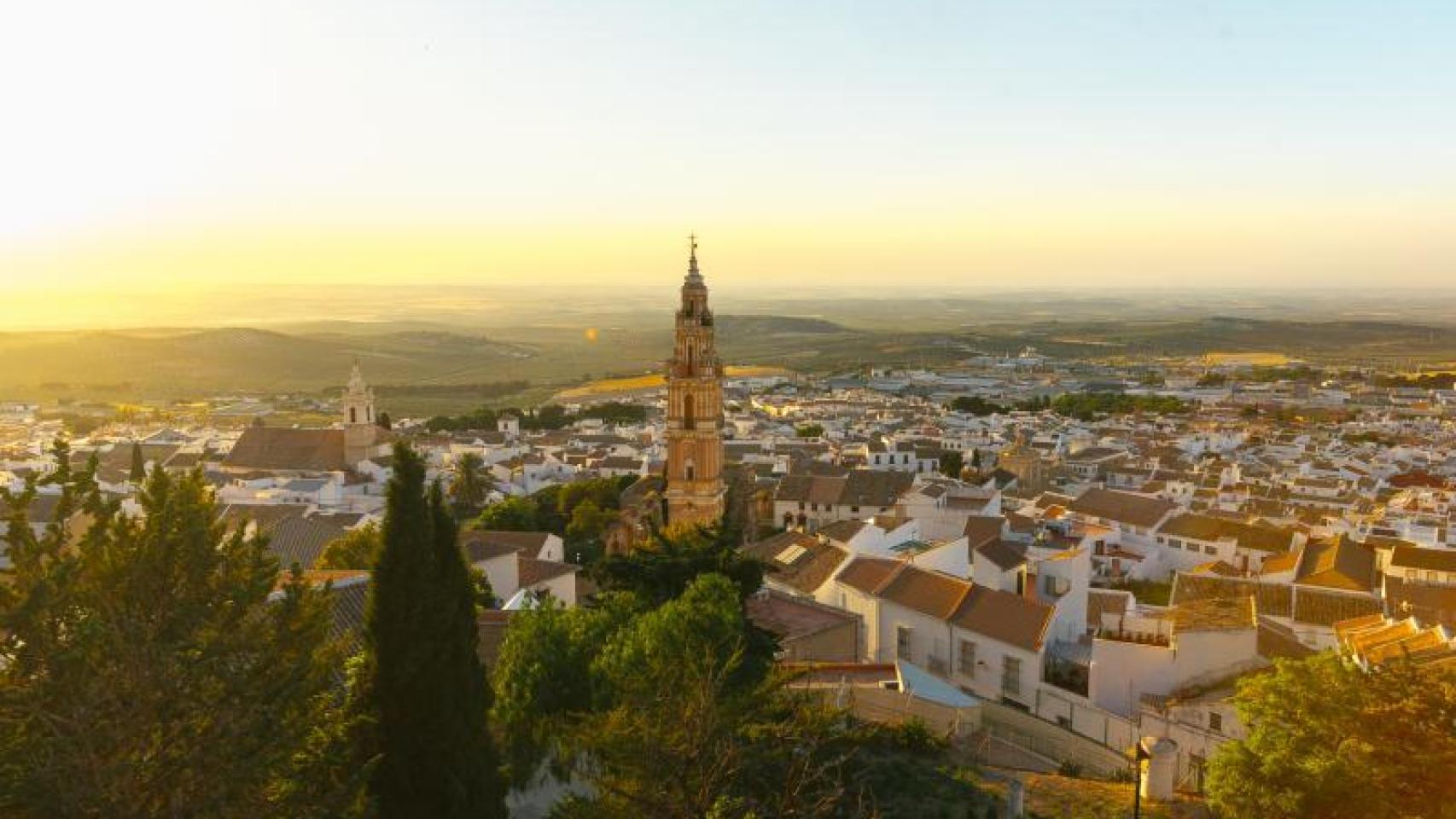 Las propiedades más económicas suelen ser casas tradicionales o solares amplios que superan los 150 metros cuadrados.