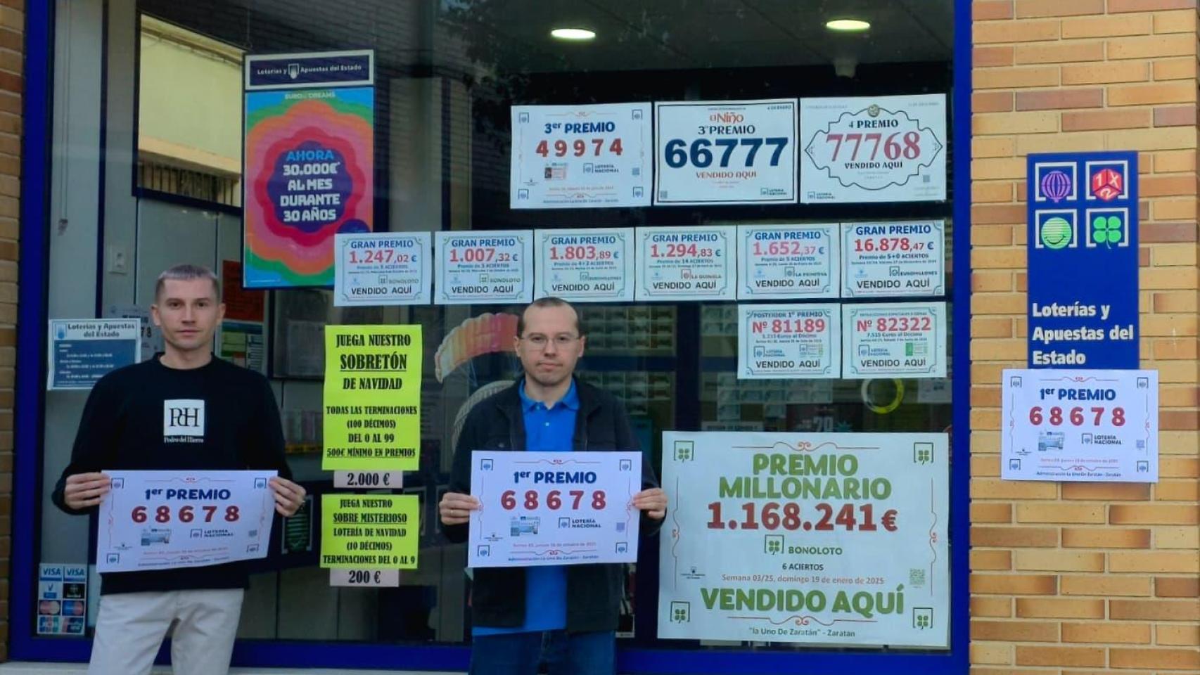 Los loteros de Zaratán con el premio