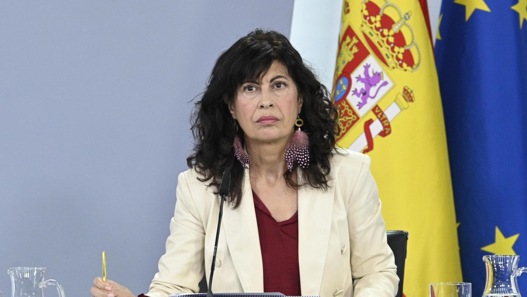 La ministra de Igualdad, Ana Redondo, durante una rueda de prensa en la sala del Consejo de Ministros.