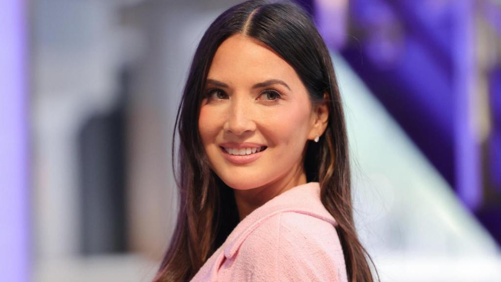 Olivia Munn en un acto público.