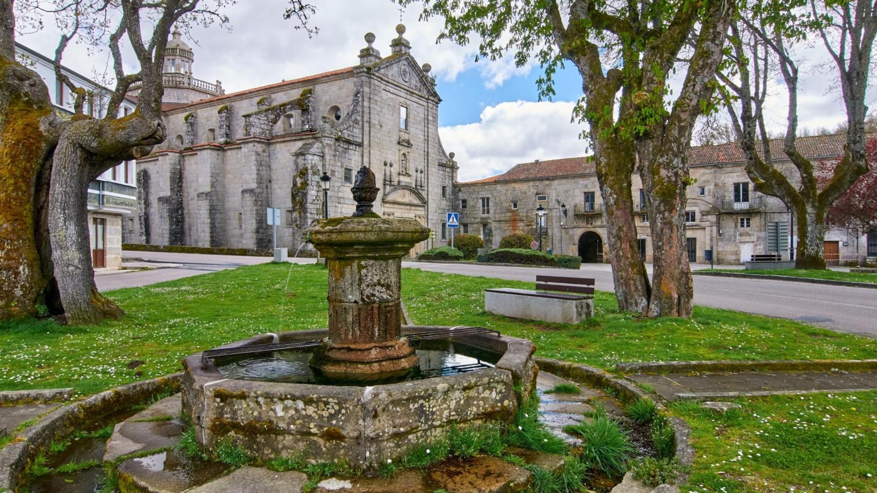 Plaza y Monasterio de Montederramo