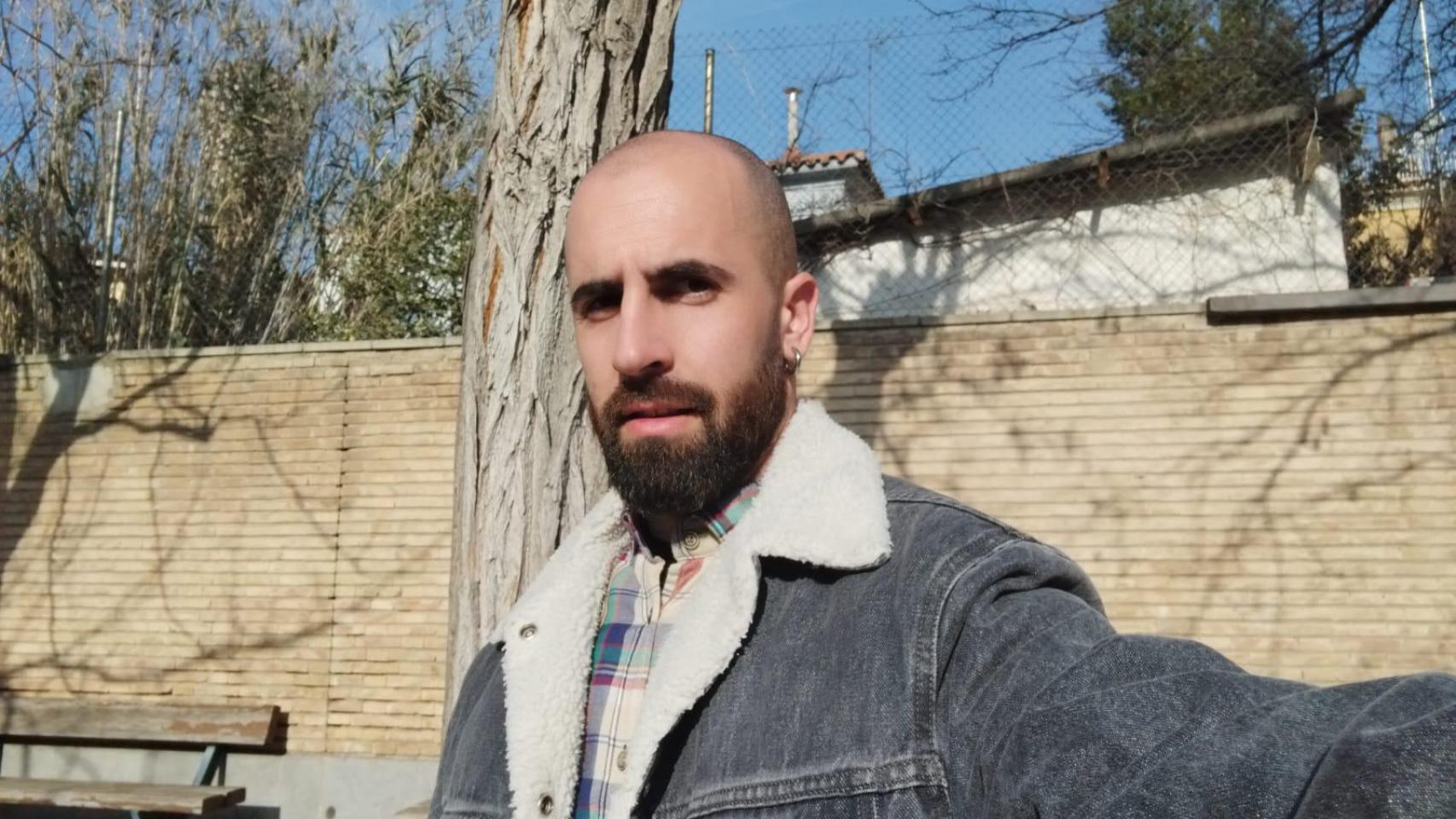 Daniel Navarro, trabajador afectado por el cierre de las Zonas Jóvenes.