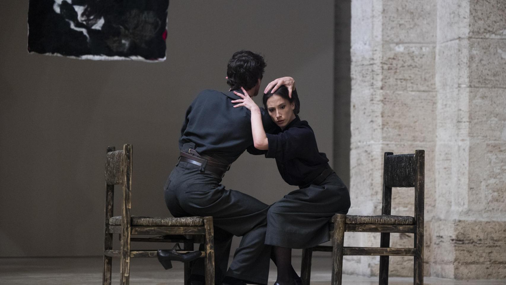 Irene Tena y Albert Hernández en un momento de 'NO'. Foto: ©Dansa Valencia / José Jordán y Eva Mañez