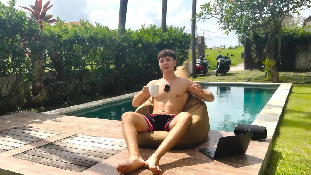 Miguel Ortiz, en su villa de Bali.