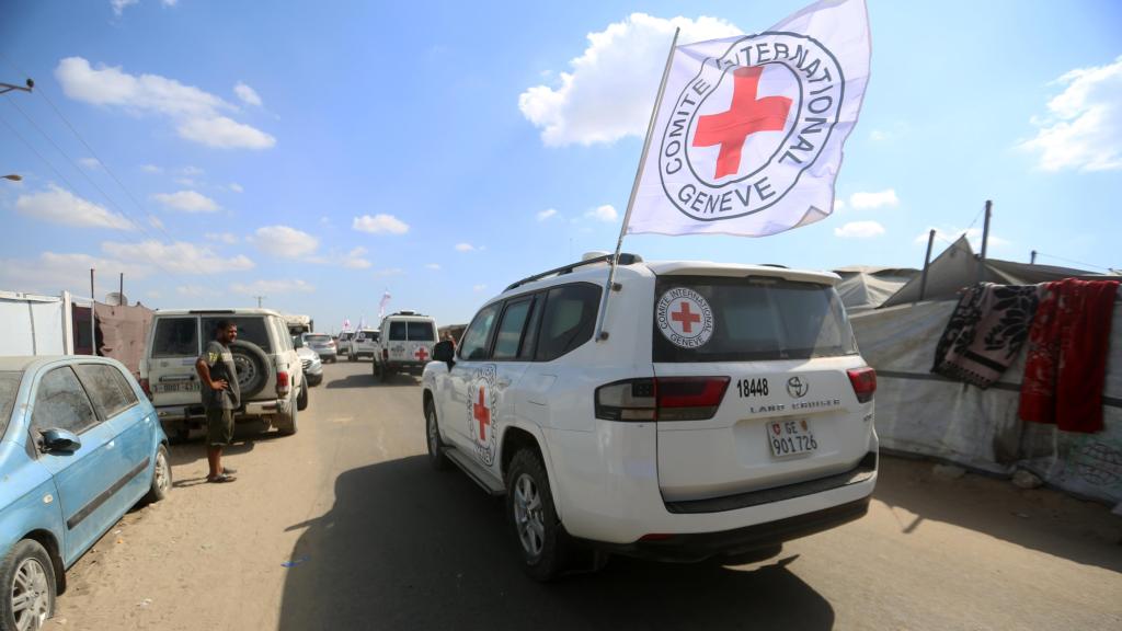 Vehículo de Cruz Roja que transporta rehenes