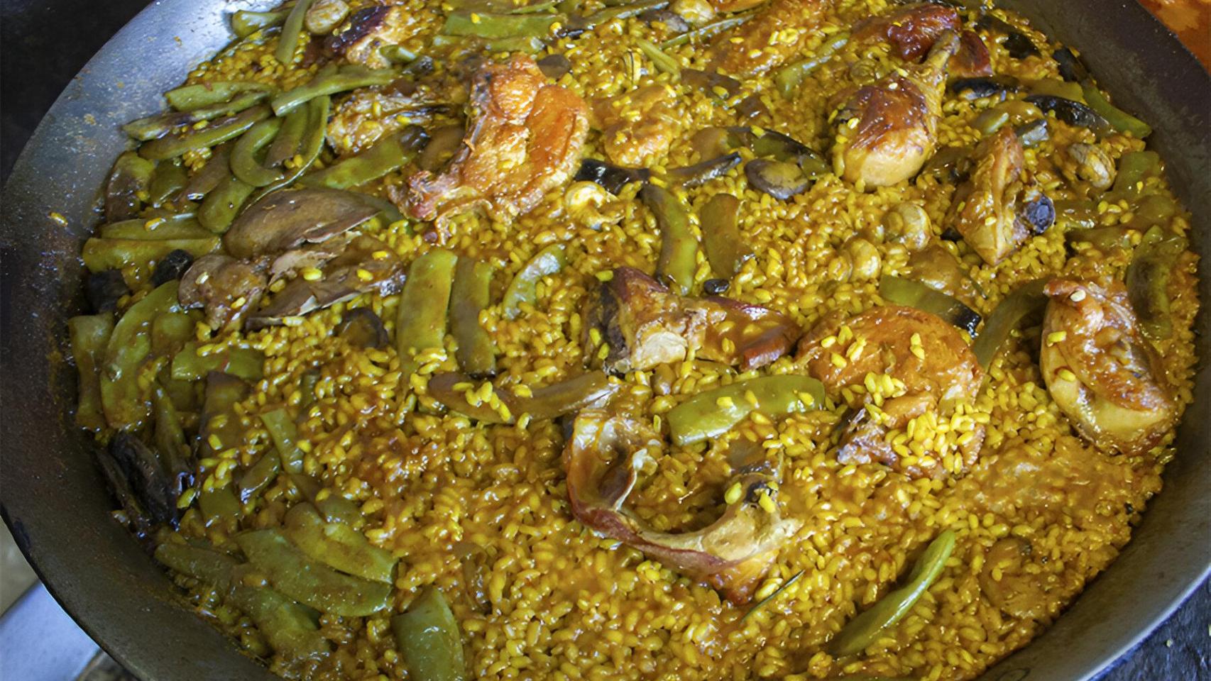 Una de las paellas del restaurante.