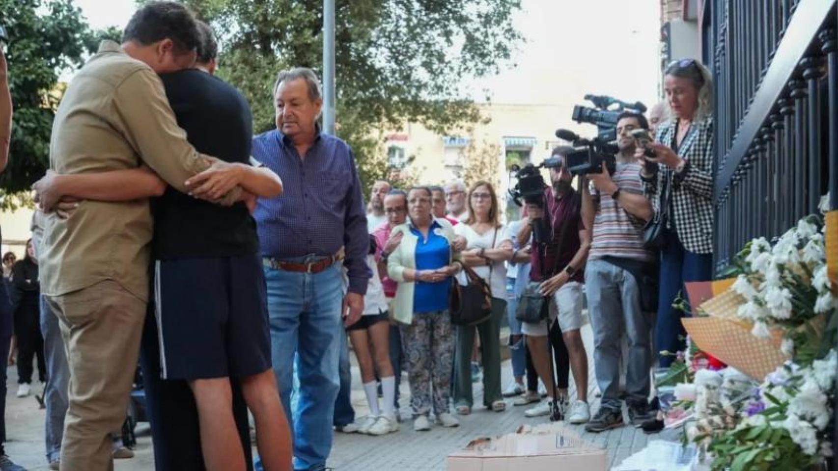 Imagen de los familiares de Sandra Peña durante la concentración silenciosa del pasado viernes.