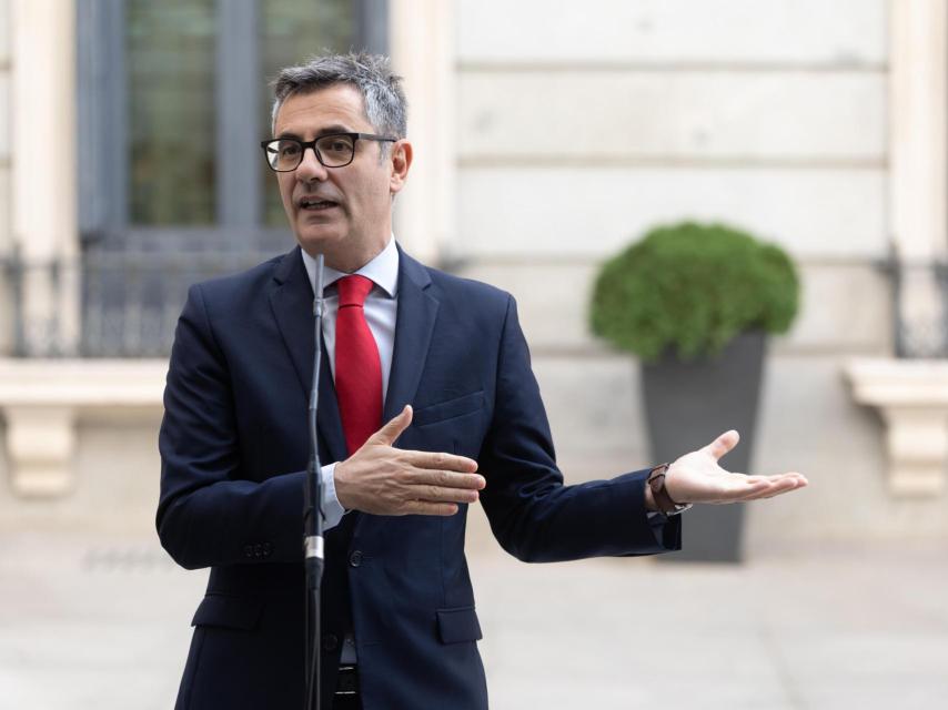 The Minister of the Presidency, Félix Bolaños, handles the media.