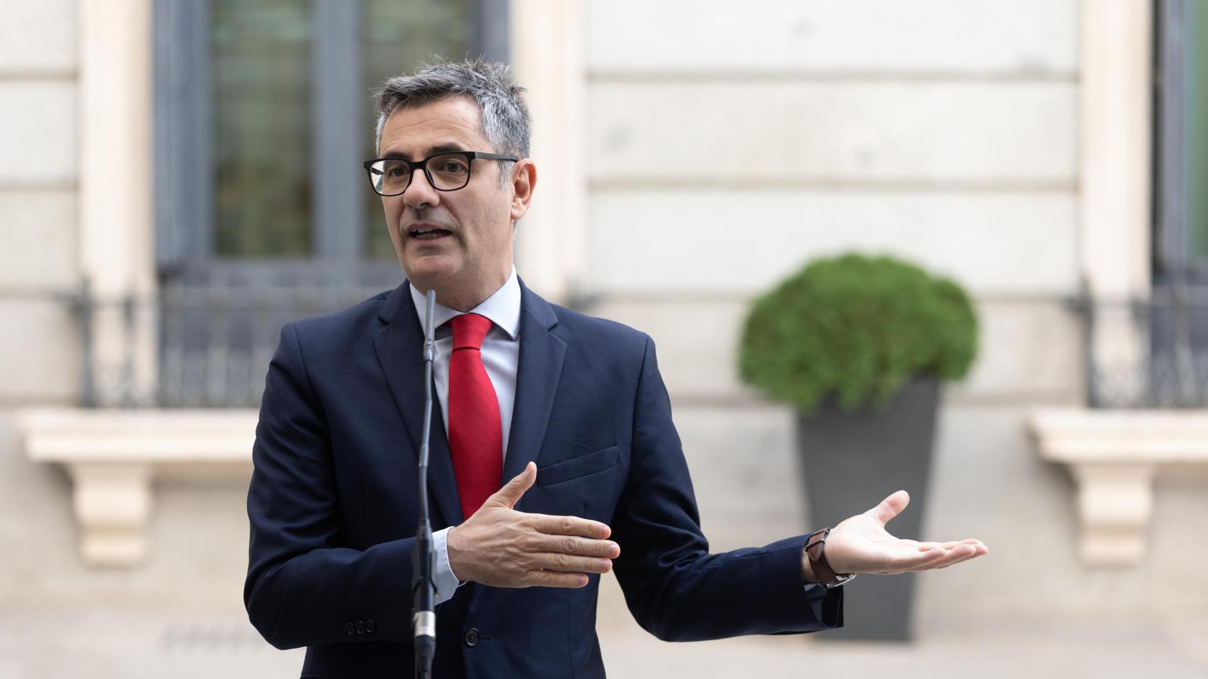 El ministro de Presidencia, Félix Bolaños, atiende a los medios este lunes.