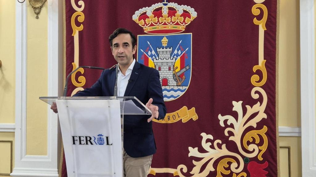 El alcalde de Ferrol, José Manuel Rey Varela,  en rueda de prensa.
