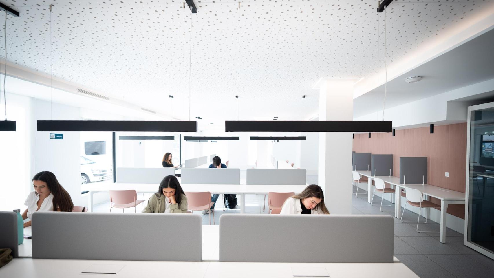 Abre una nueva sala de estudio gratuita para opositores en Málaga.