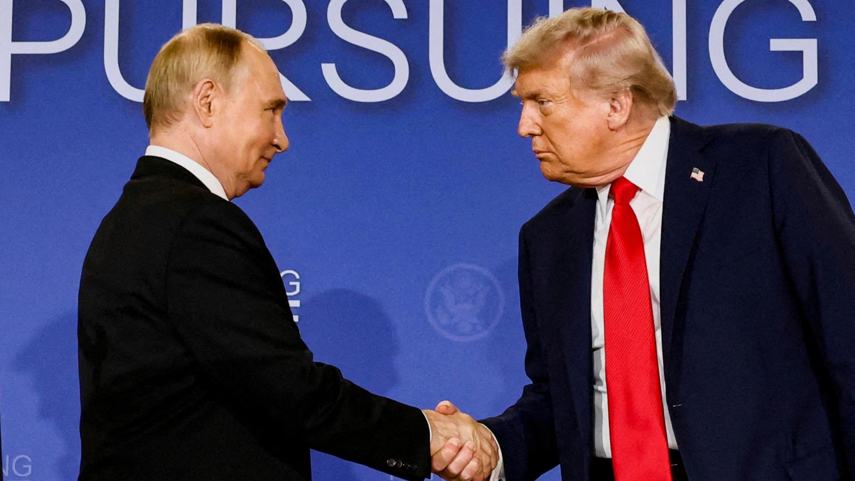 El presidente estadounidense Trump, con el presidente ruso Putin en Alaska.