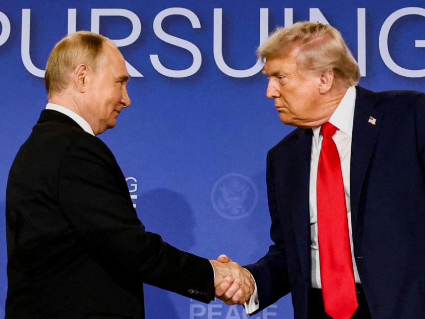 El presidente estadounidense Trump, con el presidente ruso Putin en Alaska.
