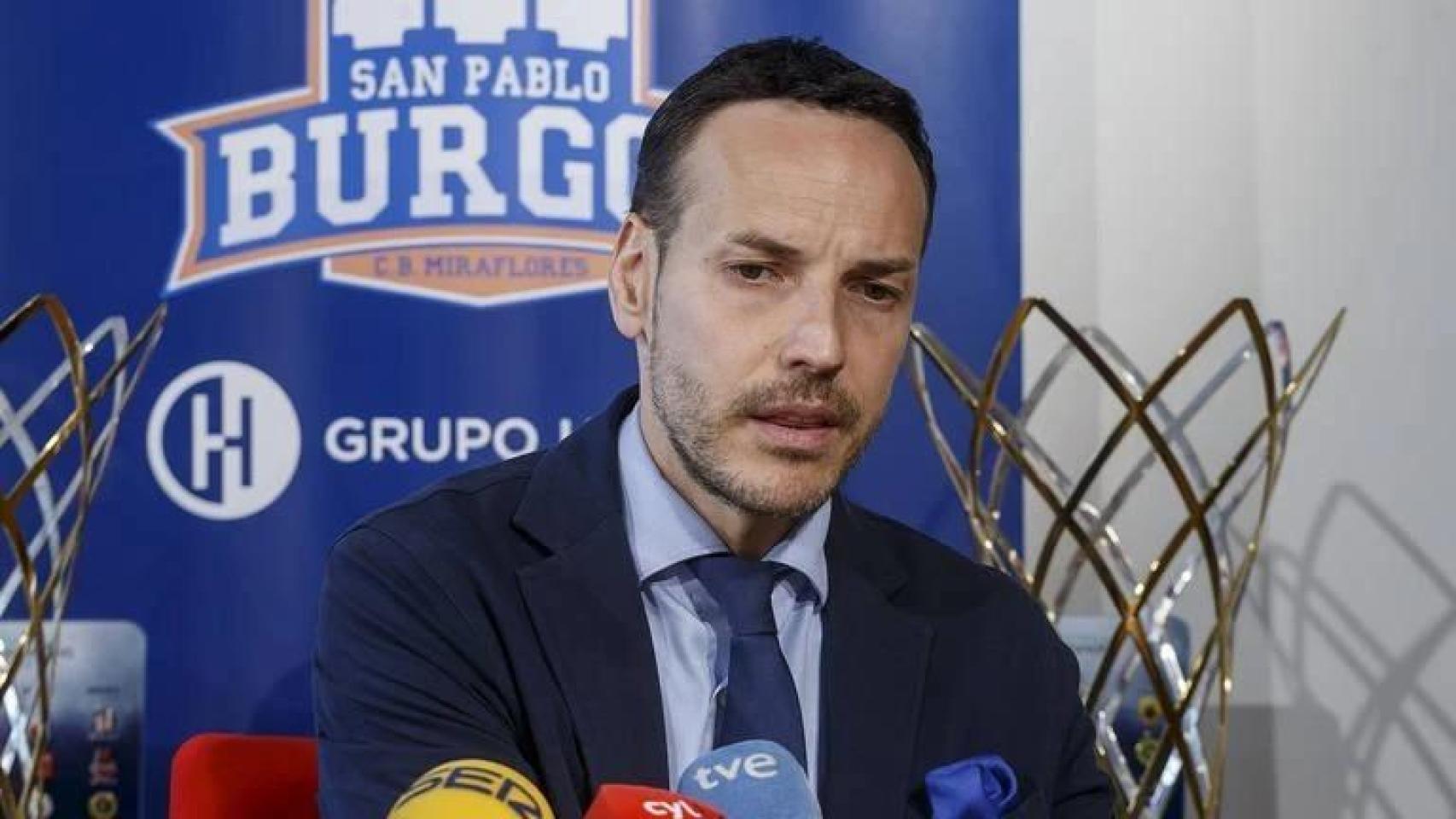 Felix Sancho, en una rueda de prensa con el San Pablo Burgos de baloncesto