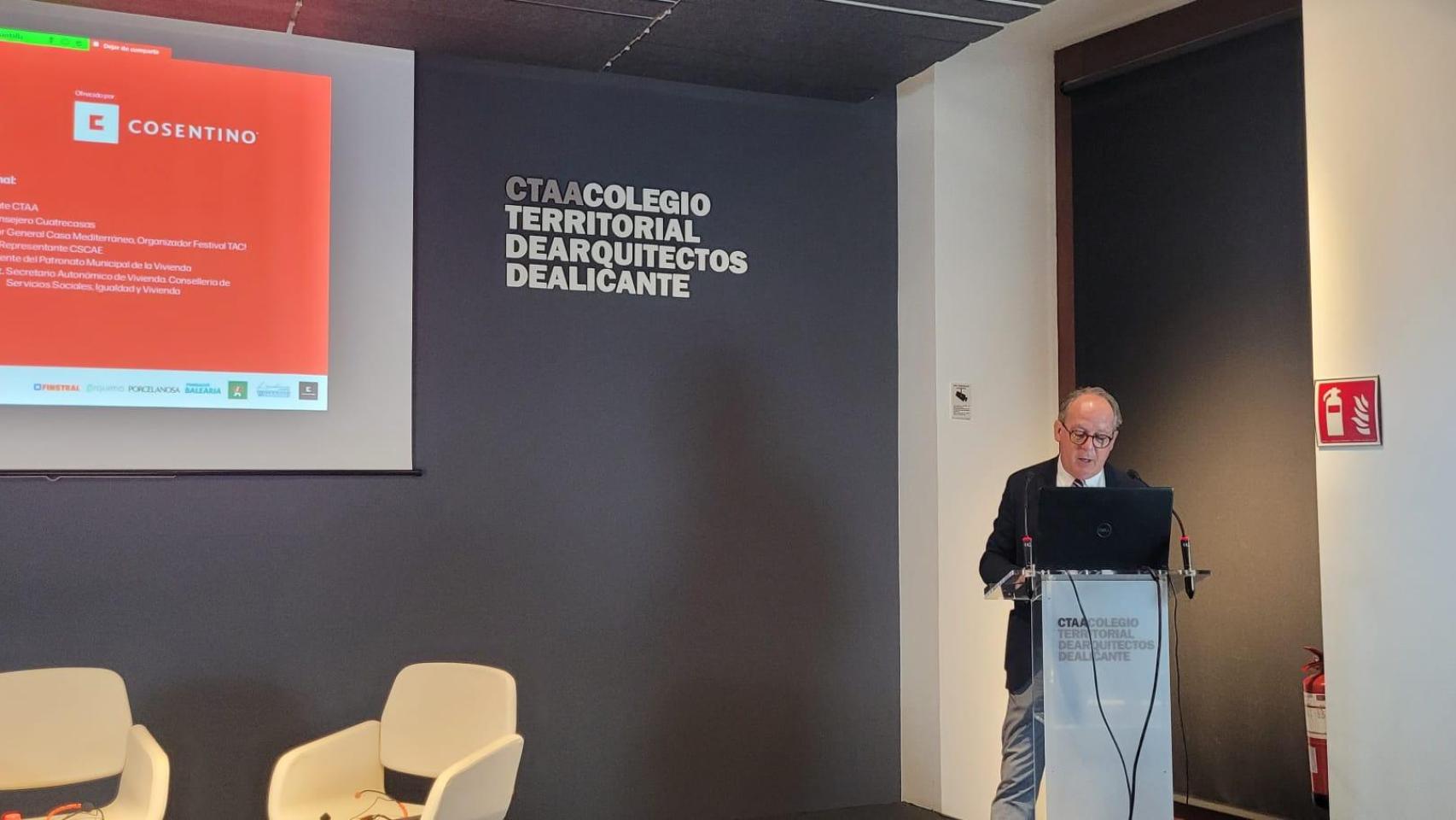 El presidente del Colegio Territorial de Arquitectos de Alicante, Emilio Vicedo, este lunes.