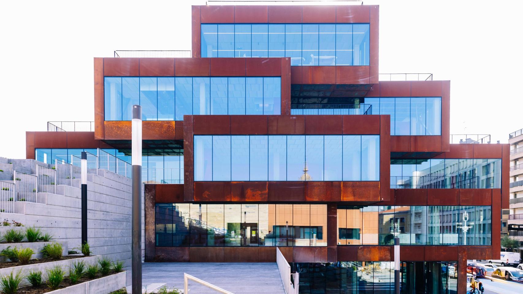 El edificio del GOe visto por fuera.