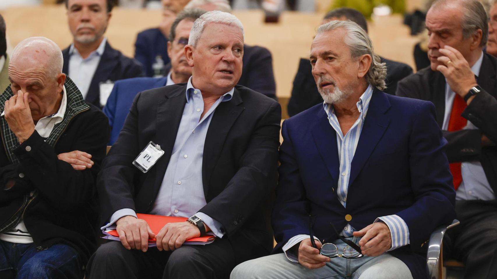 Francisco Correa (d), líder de la 'Gürtel', y Pablo Crespo (i), su máximo colaborador, este lunes en la Audiencia Nacional.