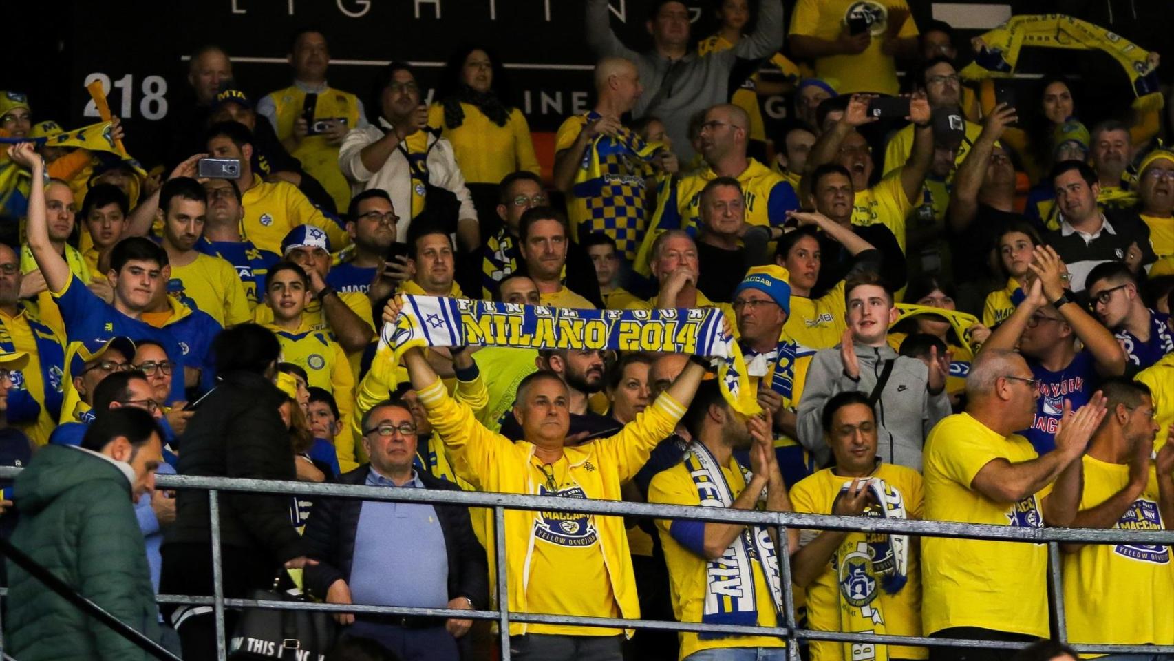 Aficionados del Maccabi Tel Aviv, en un partido de la Euroliga