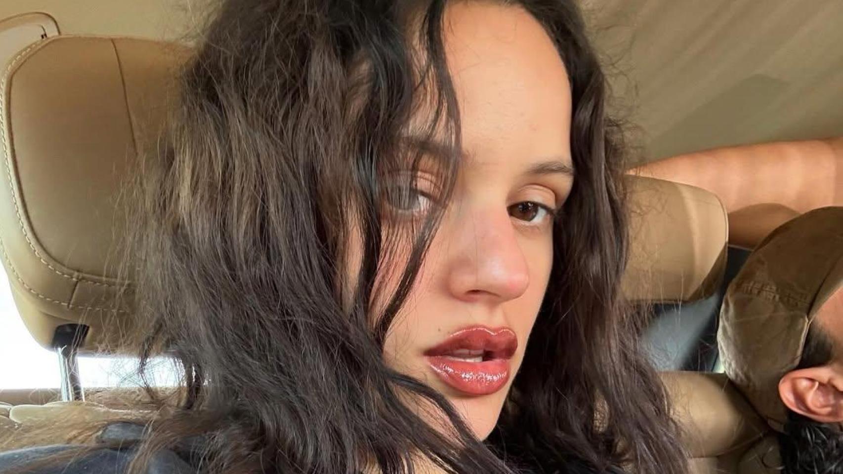 El coche con el que Rosalía presentó su nuevo disco en plena Gran Vía