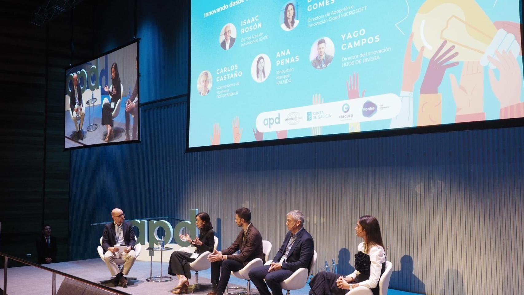 Más 400 profesionales se reúnen en Santiago en el I Gran Foro de Innovación y Emprendimiento de APD