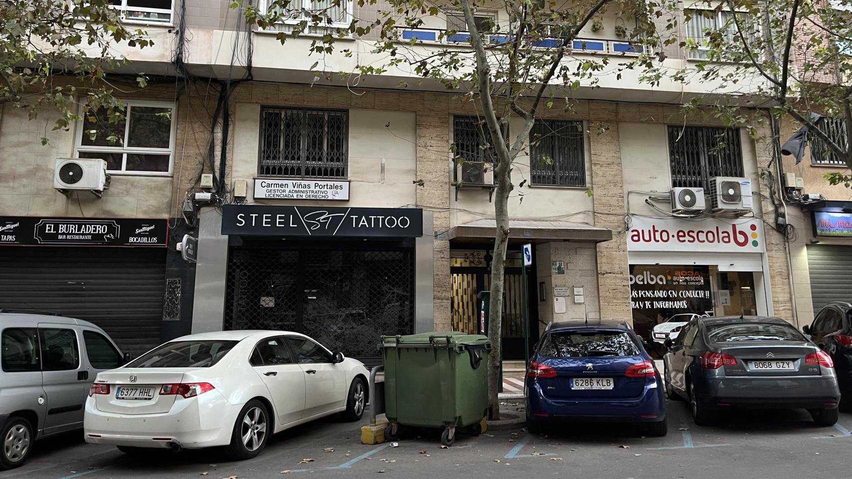 Imagen del contenedor donde podría haber sido arrojado el exmarido de la alcaldesa de Almassora, en la avenida Pérez Galdós de Castellón. Raquel Granell