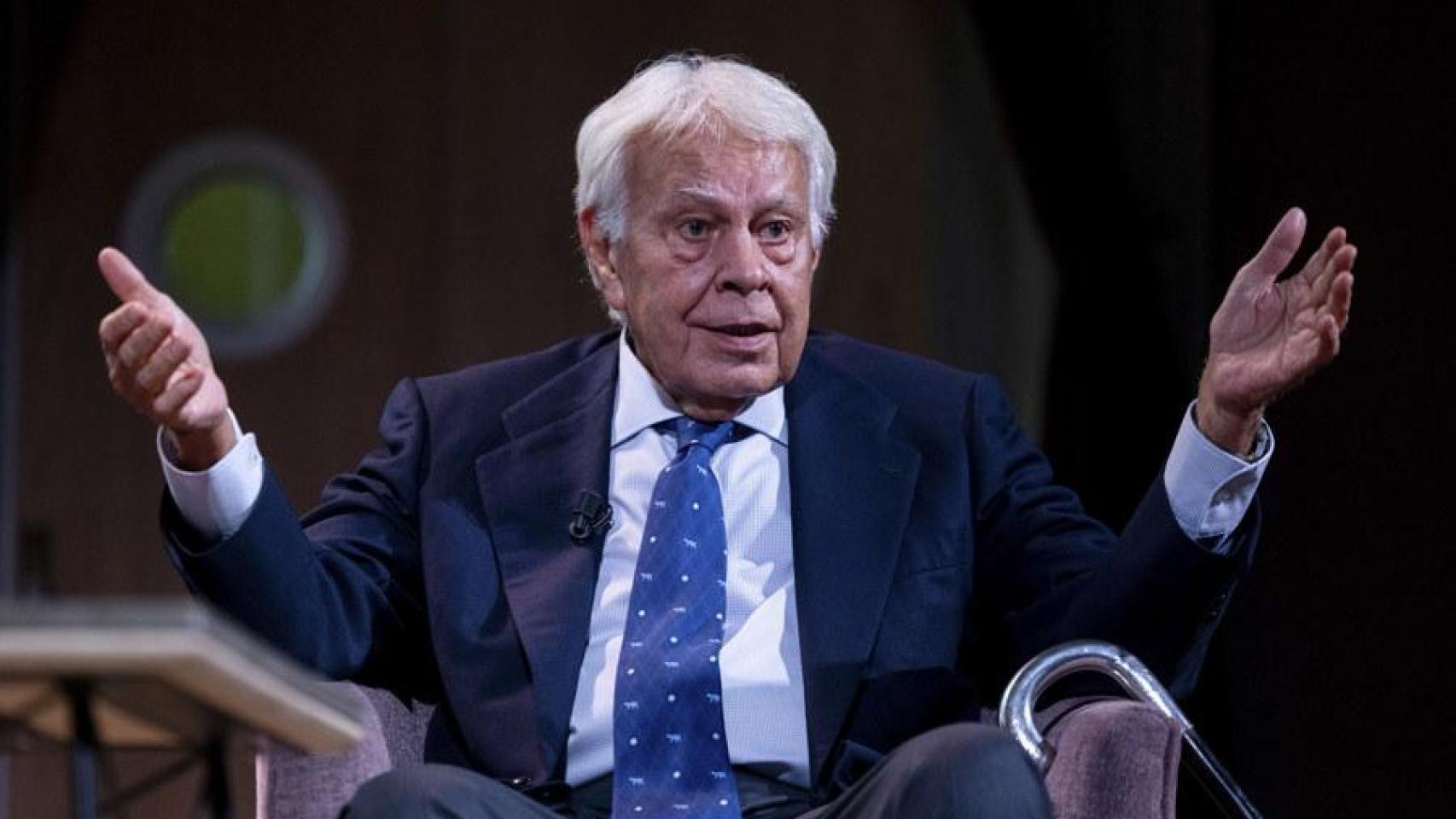 Felipe González, en el homenaje a José Enrique Serrano, este martes en el Ateneo de Madrid.