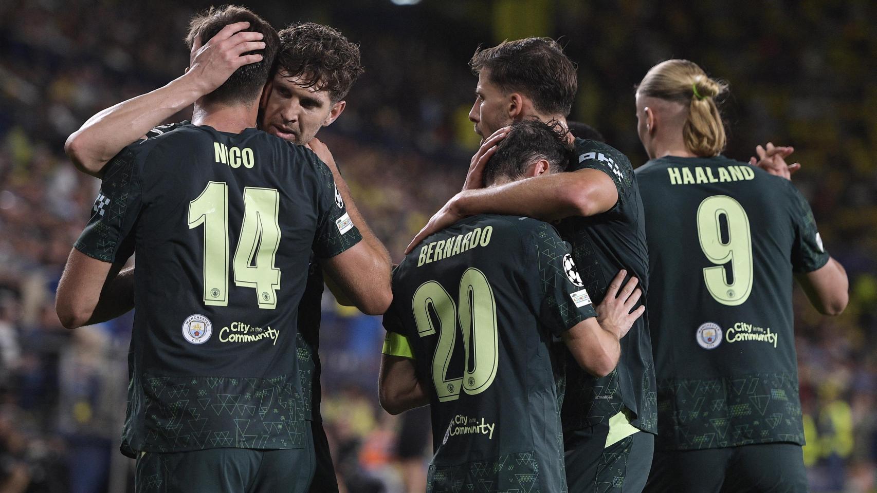Los jugadores del City celebran uno de sus goles ante el Villarreal.