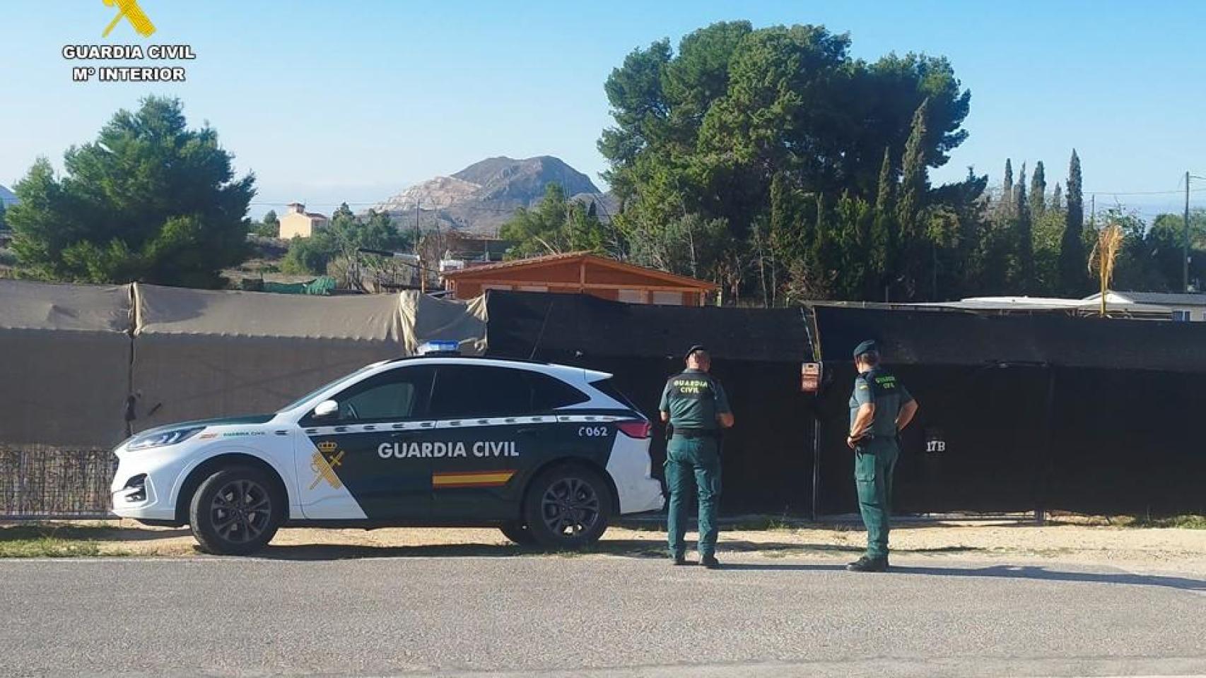 La Guardia Civil durante una inspección.