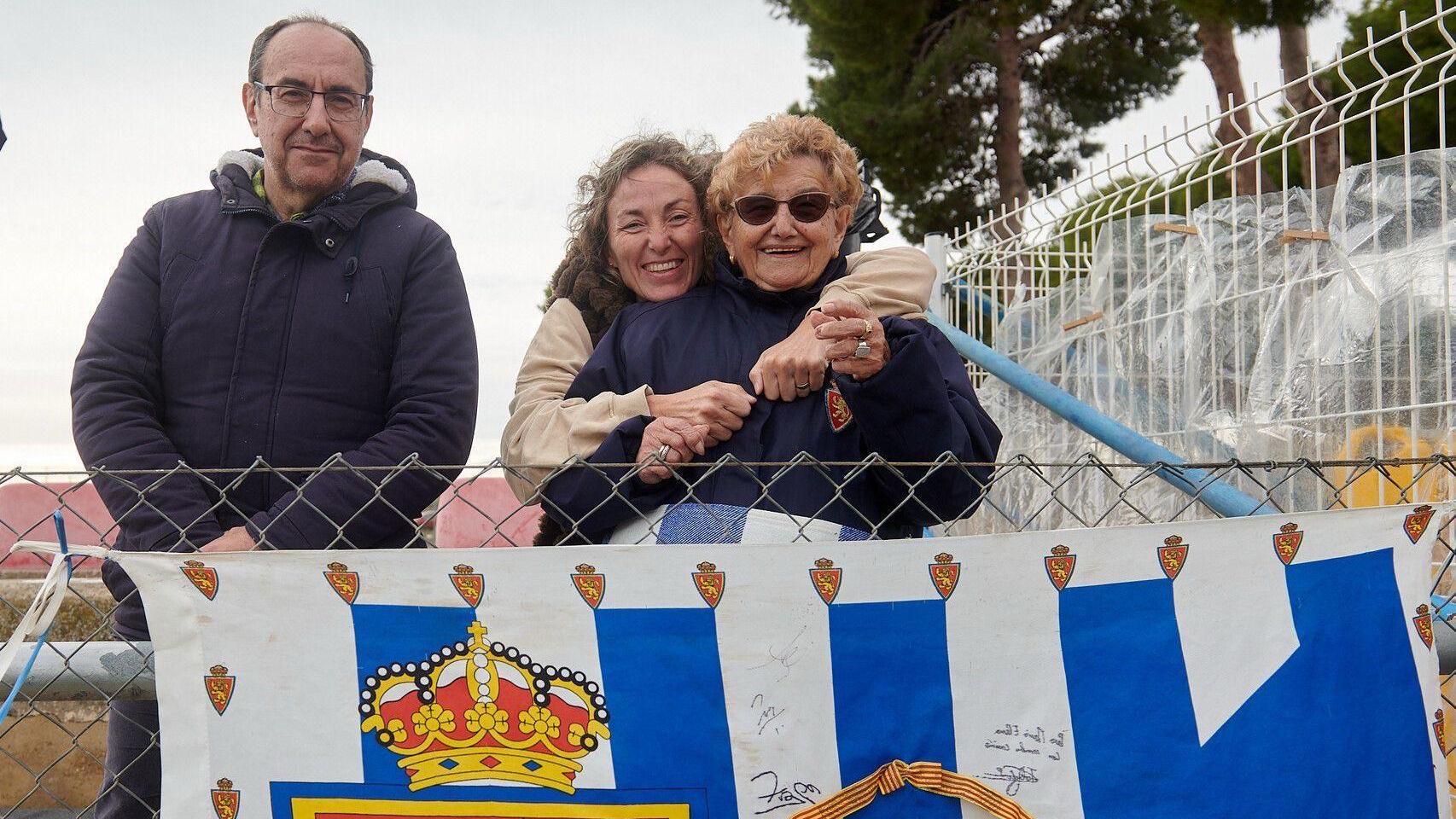 Elena Cuesta con su familia en la Ciudad Deportiva.