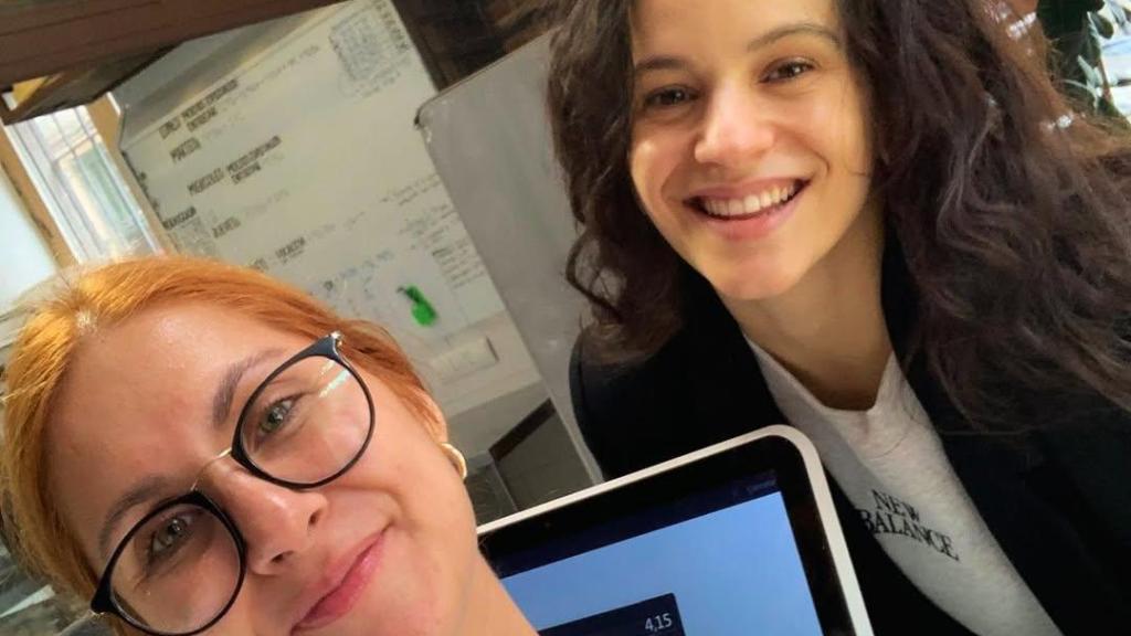 El selfie de una empleada con Rosalía en el mostrador del Obrador de San Francisco.