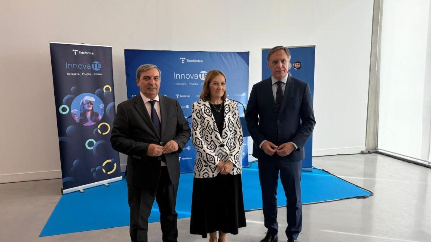 El alcalde de Salamanca, Carlos García Carbayo, en la inauguración de la exposición InnovaTE