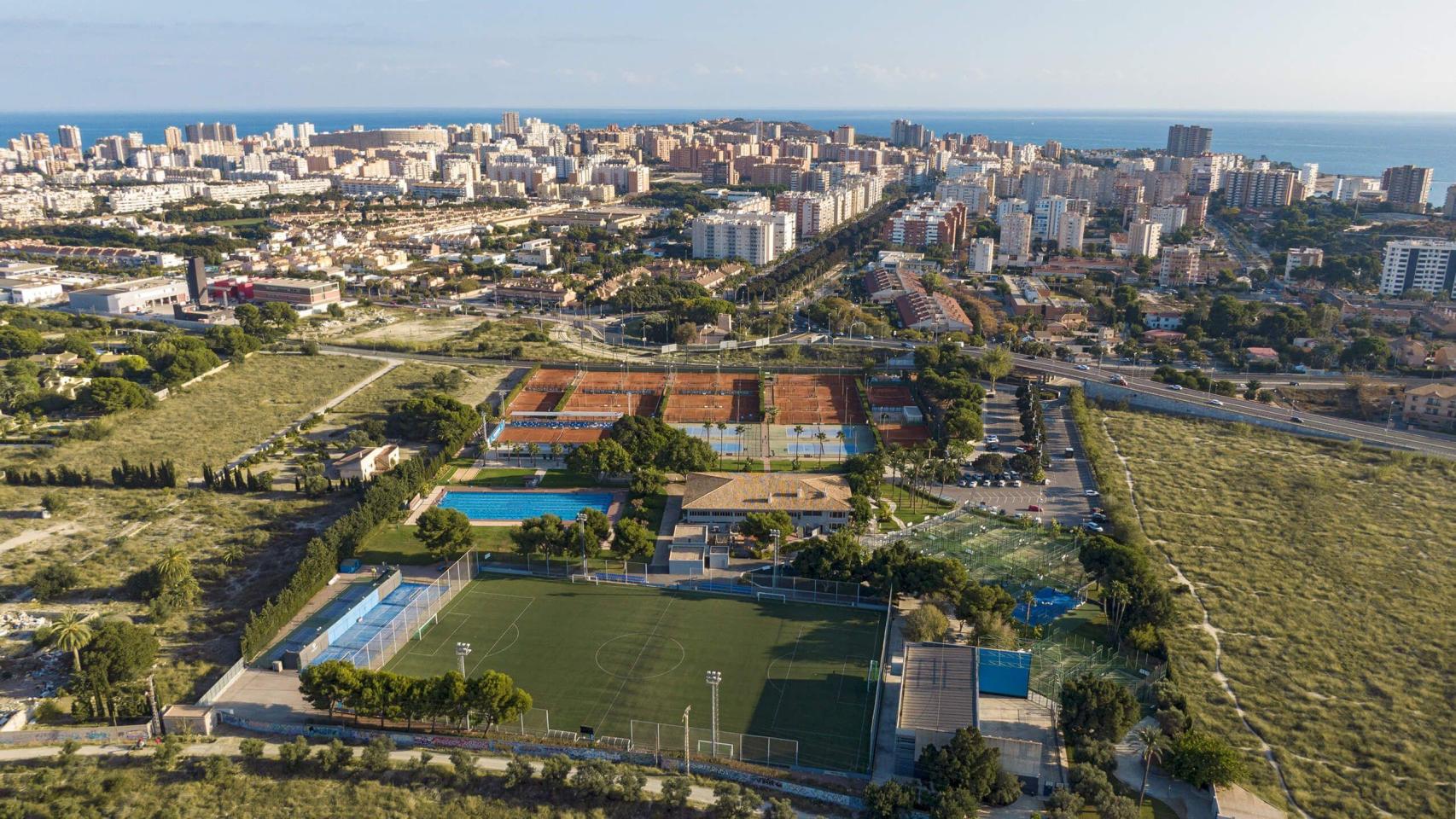 El Club Atlético Montemar de Alicante desde el aire, en cuyos aledaños se pretende construir la Ciudad Deportiva del Hércules.