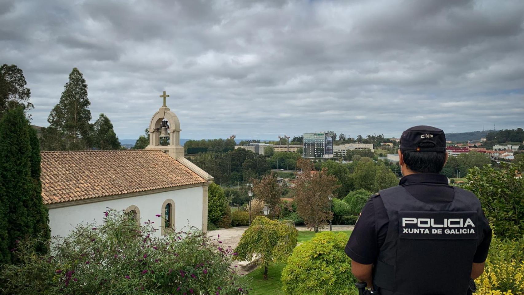 Imagen de un policía adscrito a la Xunta.