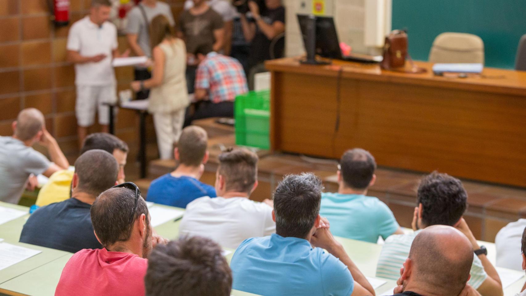 Aspirantes a una de las oposiciones del Ayuntamiento de Zaragoza.