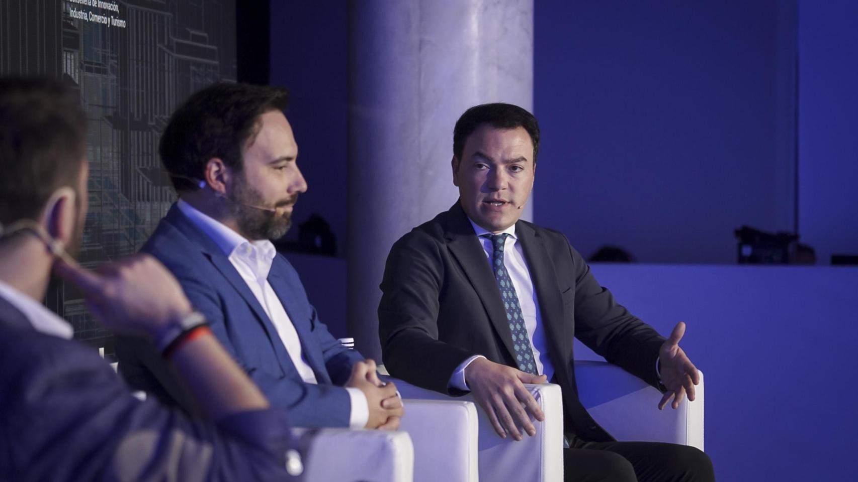 Ángel Niño (Ayuntamiento de Madrid) y Pedro Martínez (Ayuntamiento de Salamanca), durante la mesa redonda.
