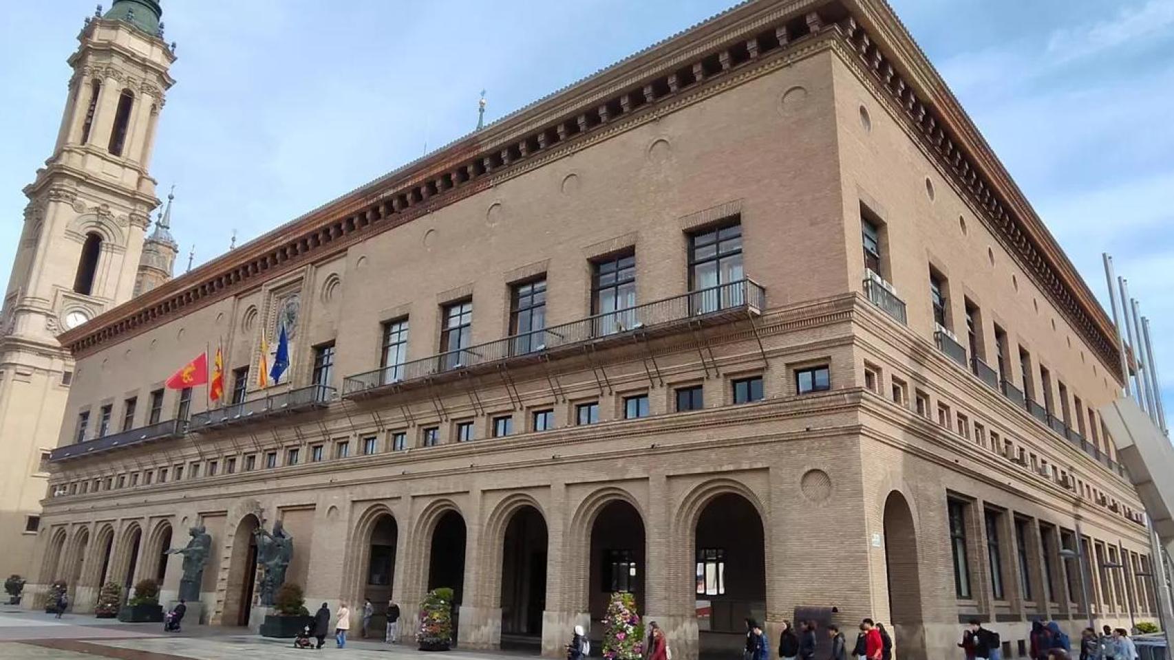 Fachada del Ayuntamiento de Zaragoza.