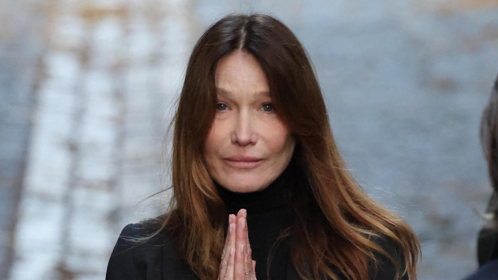 La cantante Carla Bruni, emocionada, el día que Nicolas Sarkozy ingresó en prisión.