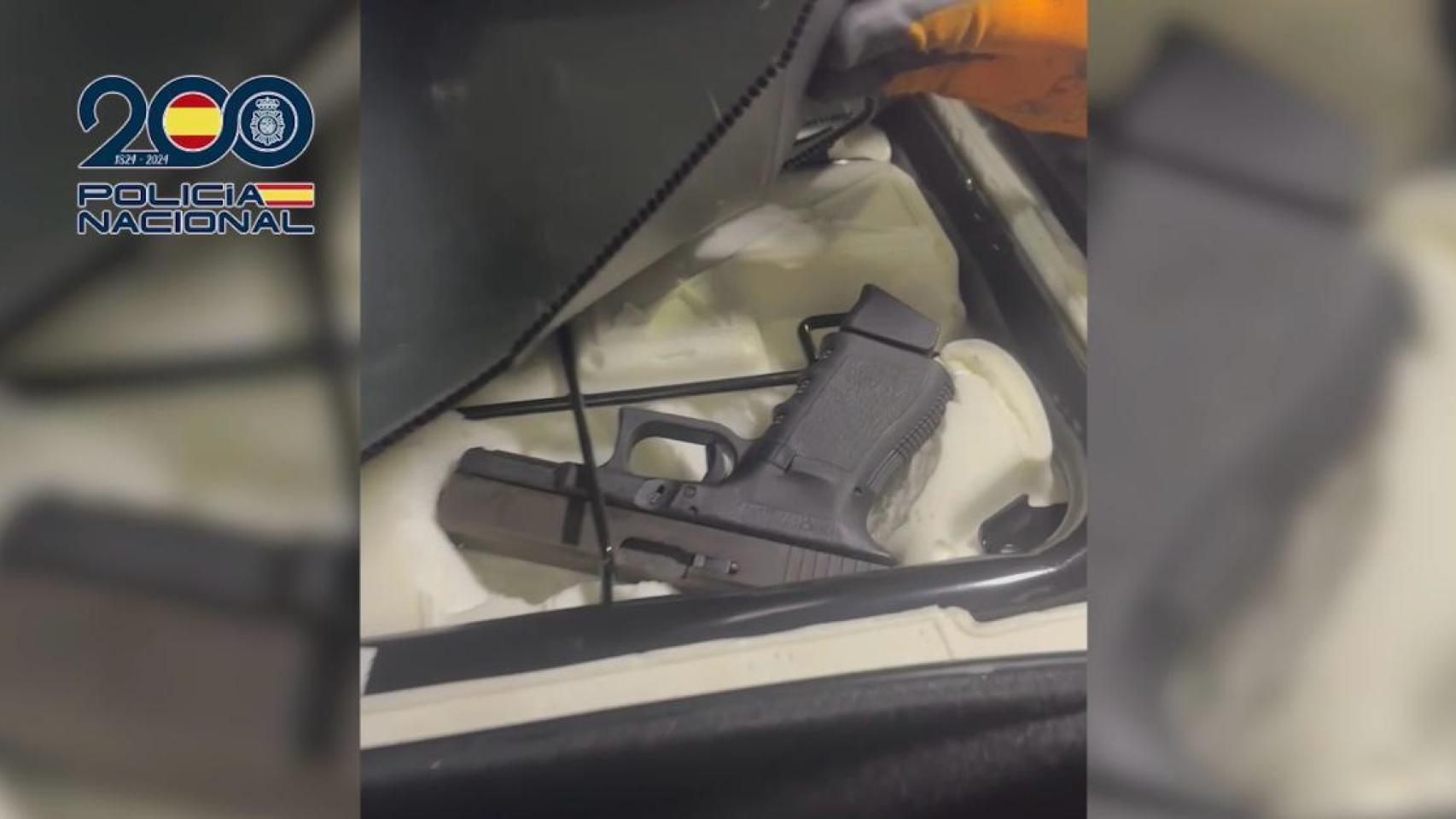 Una de las pistolas de la banda.