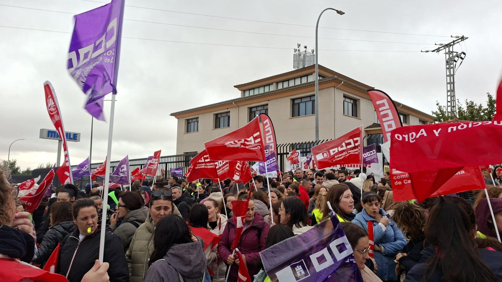 Primera jornada de la huelga de Mahle en Motilla del Palancar (Cuenca).