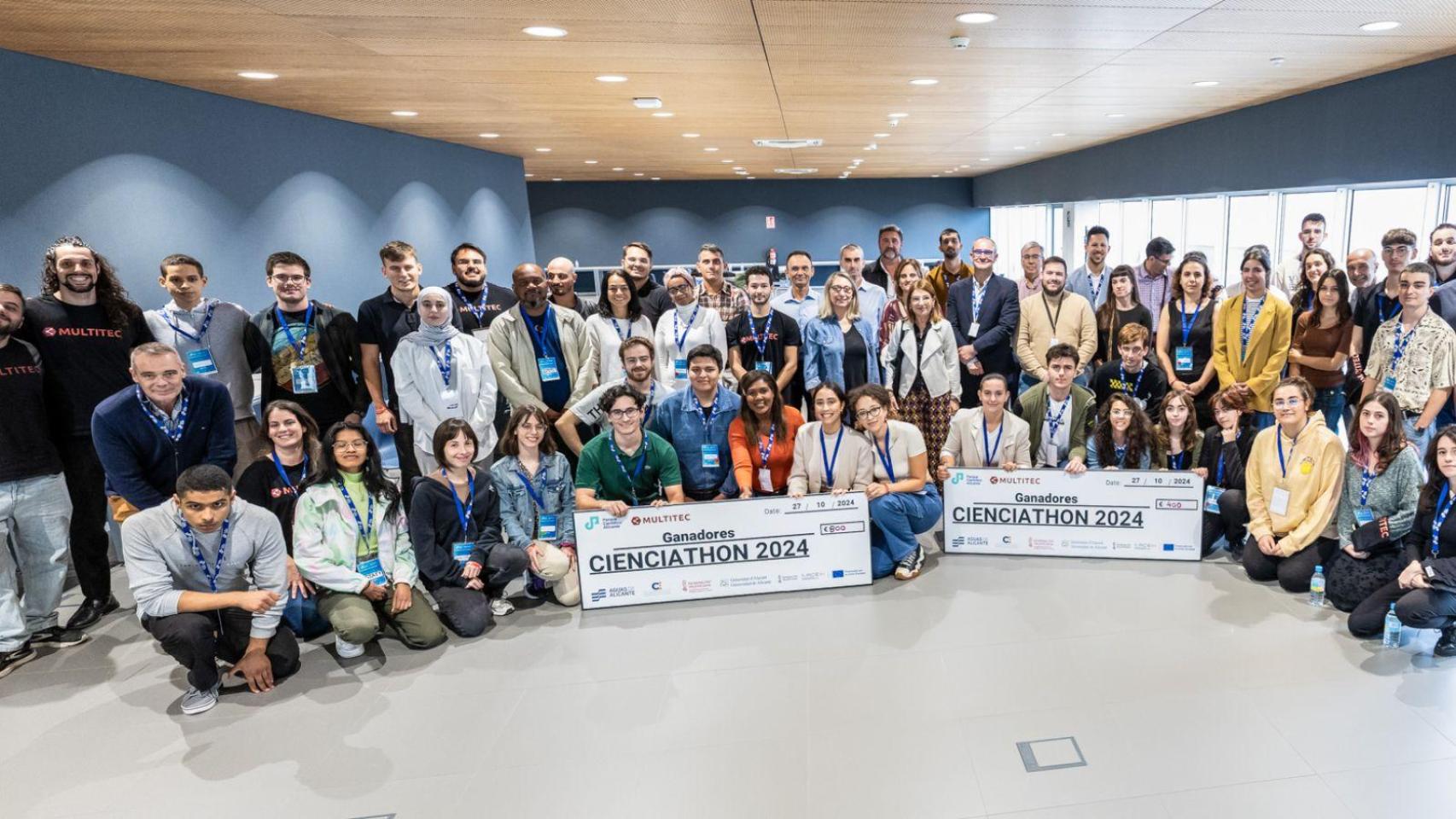 Participantes de una edición pasada de Cienciathon en la UA.