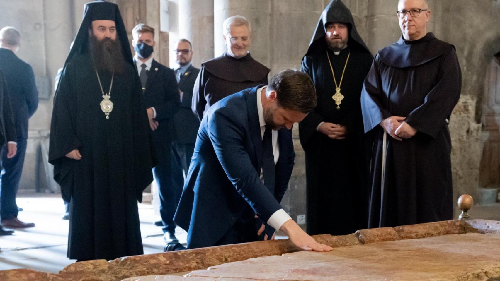 El vicepresidente de Estados Unidos, JD Vance, visita el Santo Sepulcro en Jerusalén.