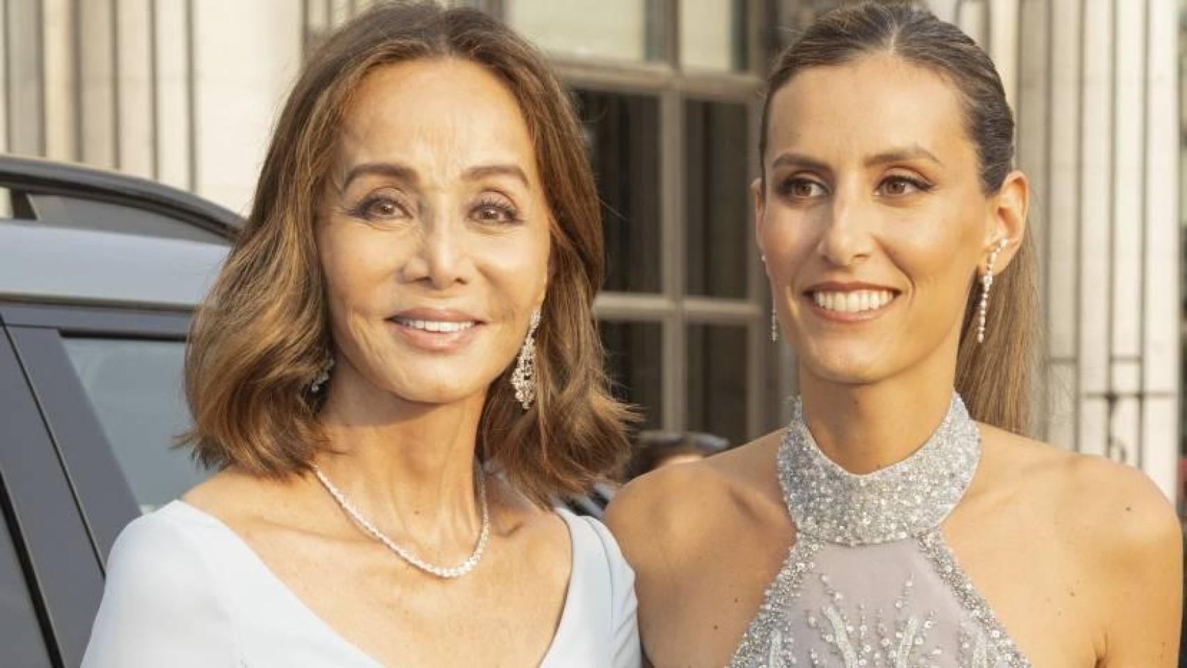 Isabel Preysler y Ana Boyer en un acto en Madrid.