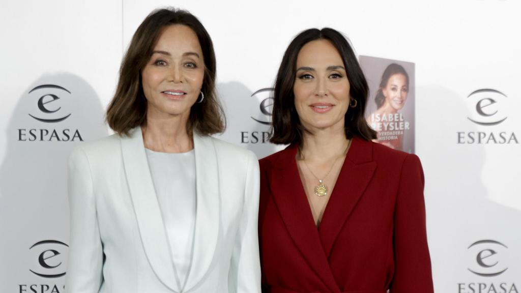 Isabel Preysler y Tamara Falcó en la presentación del libro de la 'socialité'.