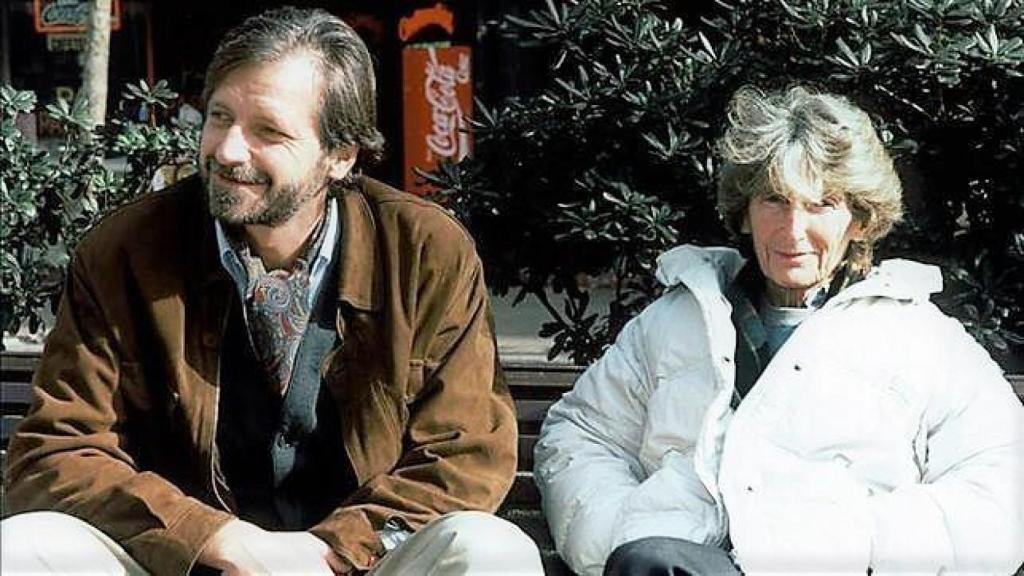 Leoncio Alonso González de Gregorio y Álvarez de Toledo, con su madre, Luisa Isabel Álvarez de Toledo, más conocida como 'la duquesa roja'.