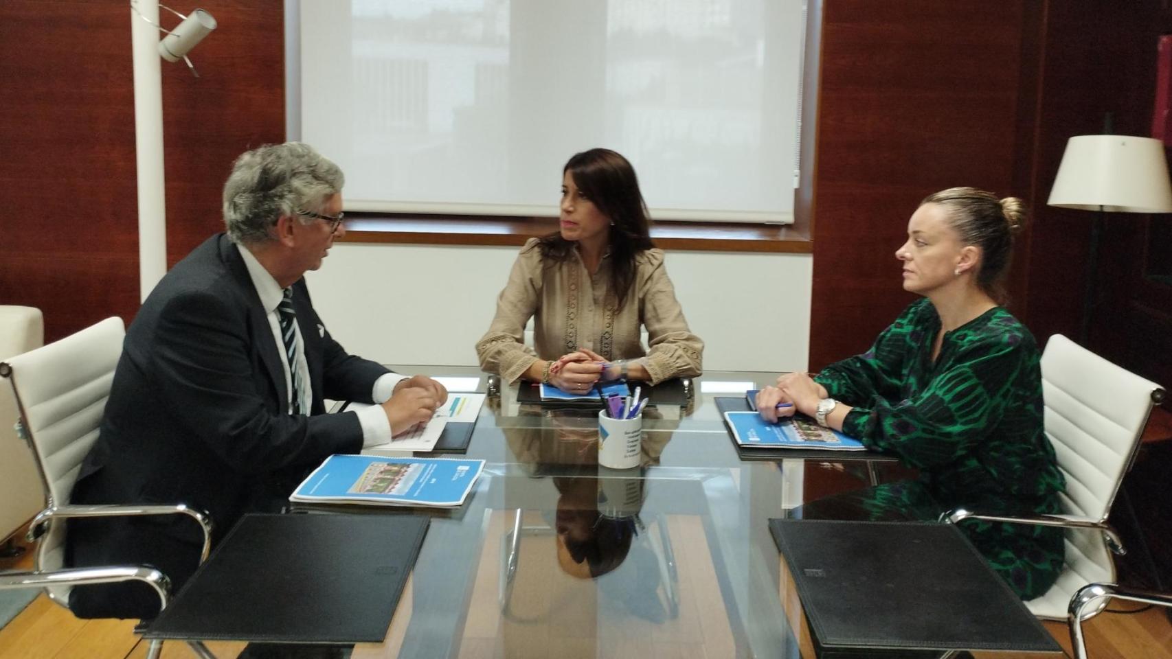 Xunta, empresarios y transportistas solicitarán una reunión con Óscar Puente.