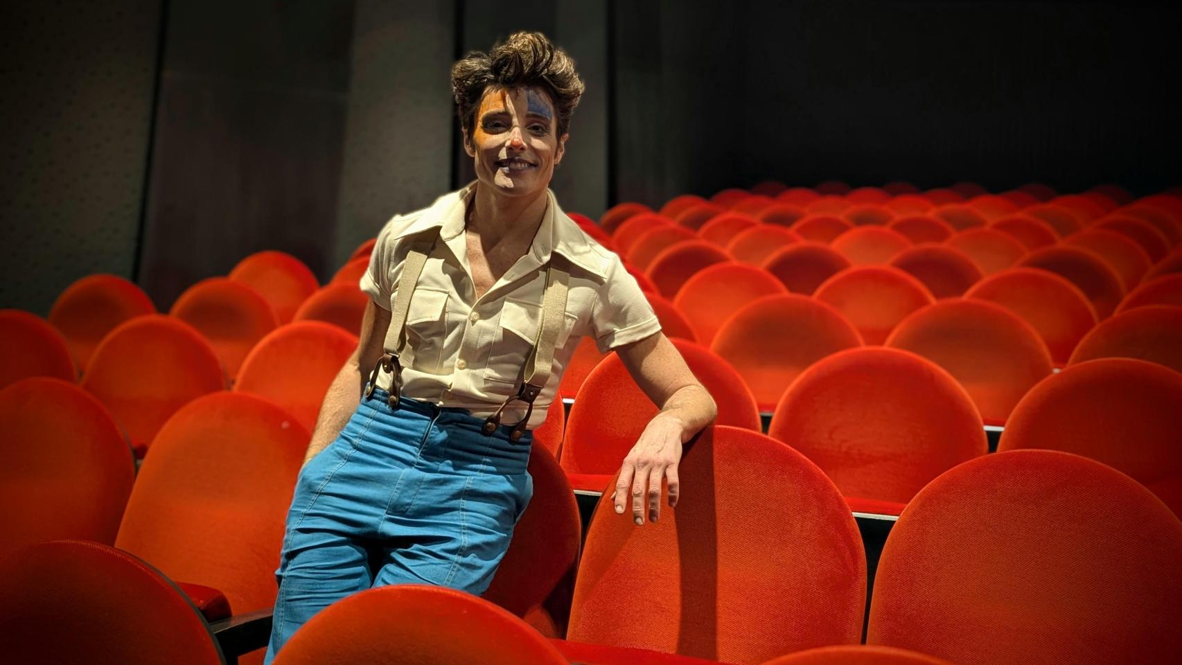 Aarón Cobos, tras el pase gráfico.