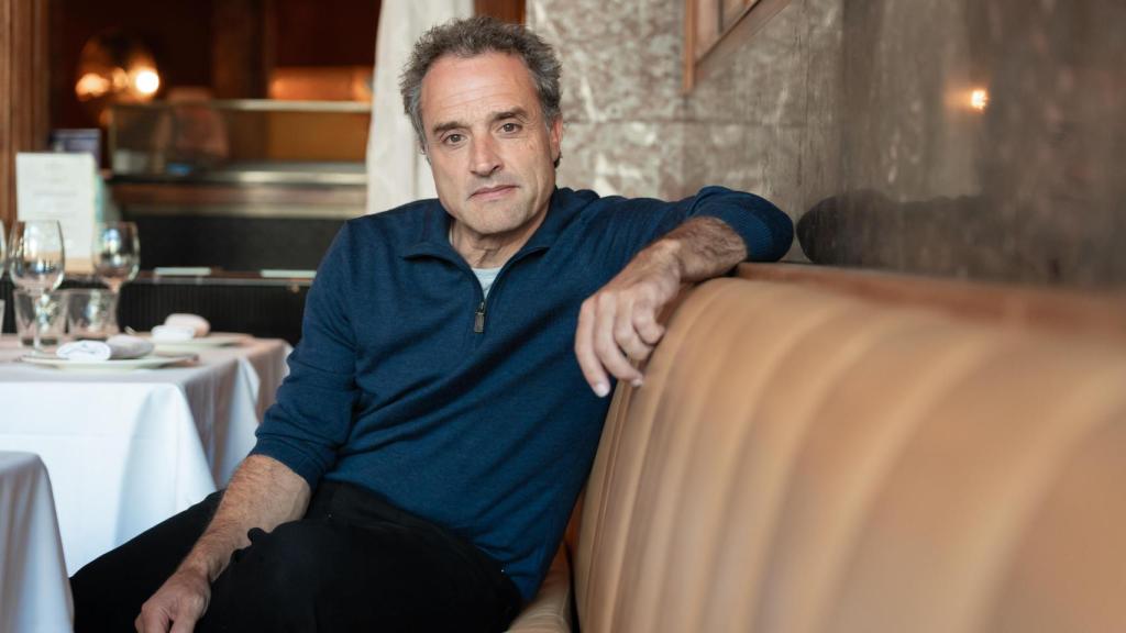 Daniel Guzmán presenta 'La deuda', su nueva película, y quedamos en el Café Comercial para hablar de las mujeres de su vida y de su cine.