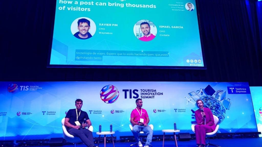 Ismael García, CMO de Civitatis, en una de las mesas de debate, sobre IA y marketing.